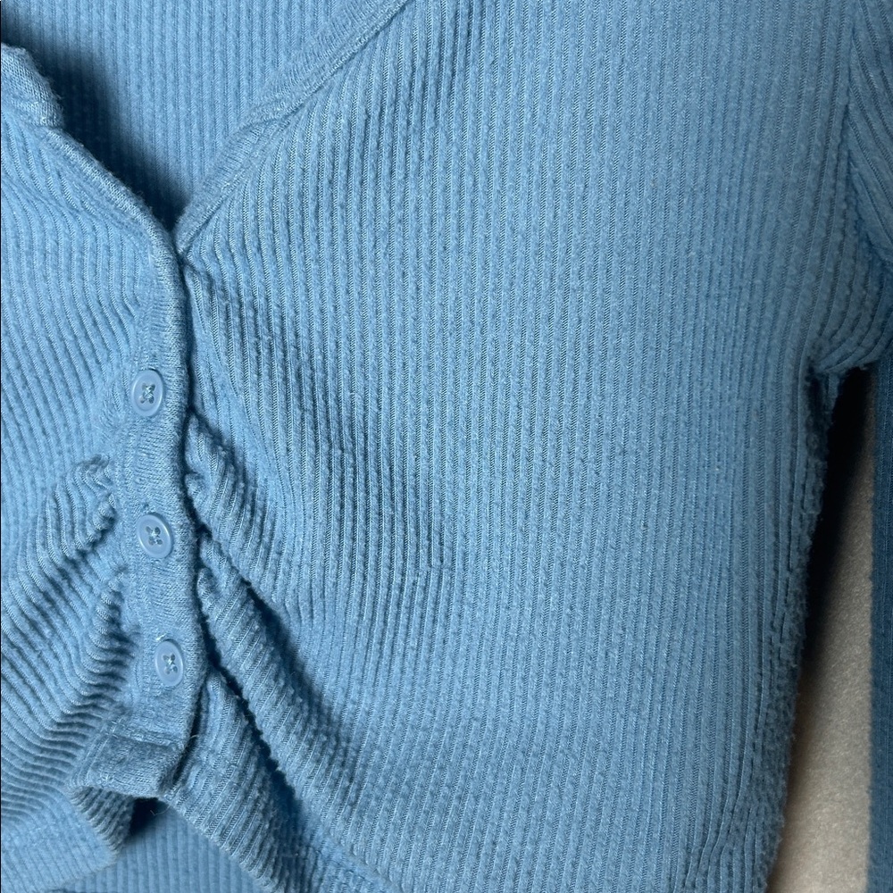 Urban Outfitters Light blue Ribbed Crop long sleeve top feminine casual cozy M - Picture 4 of 6